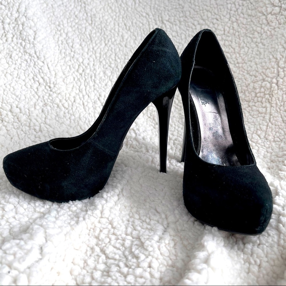 Black Rooster Pumps
